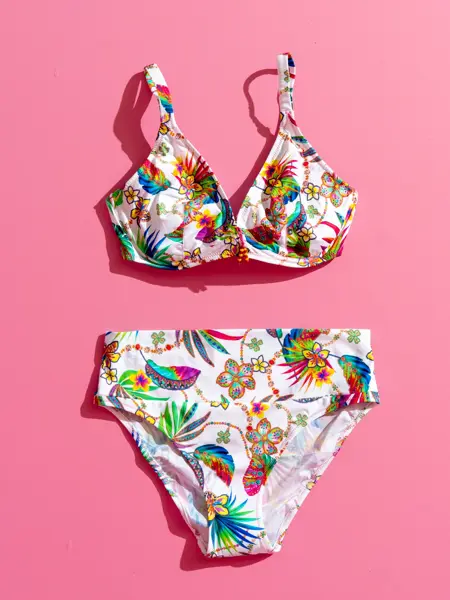 Badetøy i knalle farger til alle kropper sommeren 2022