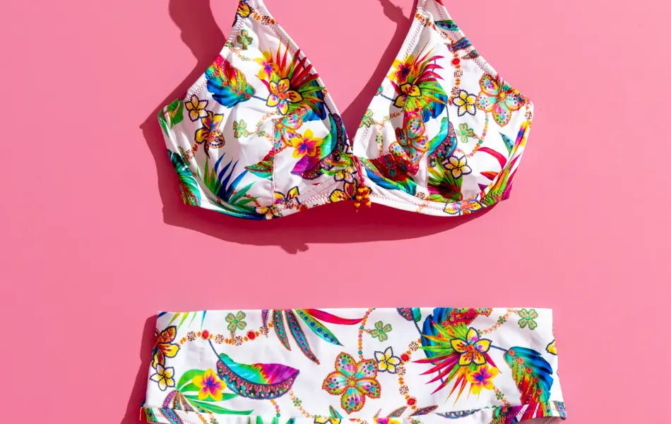 Badetøy i knalle farger til alle kropper sommeren 2022