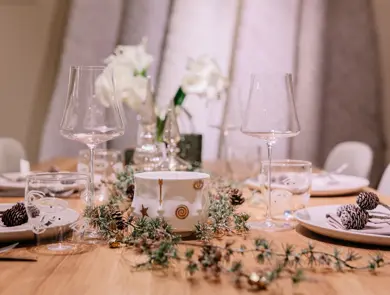 bord dekket til nyttårsmiddag