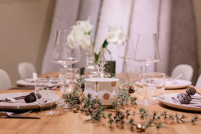 bord dekket til nyttårsmiddag