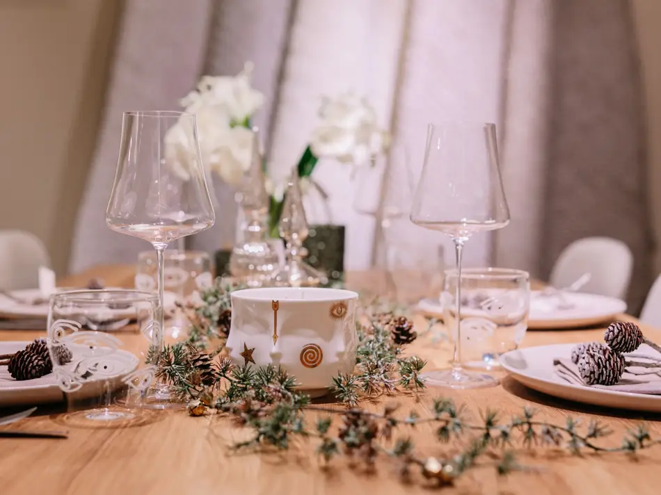 bord dekket til nyttårsmiddag