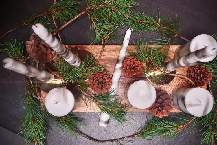 Hva er vel kjekkere enn å kunne gi bort noe fint som man har laget selv? Dekorative marble-lys  er perfekte å gi bort som jule- eller vertinnegave.