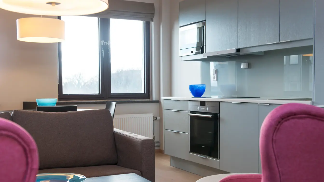 Kjøkken og sitteplasser på juniorsuite på Thon Hotel Slottsparken i Oslo sentrum rett ved Karl Johan