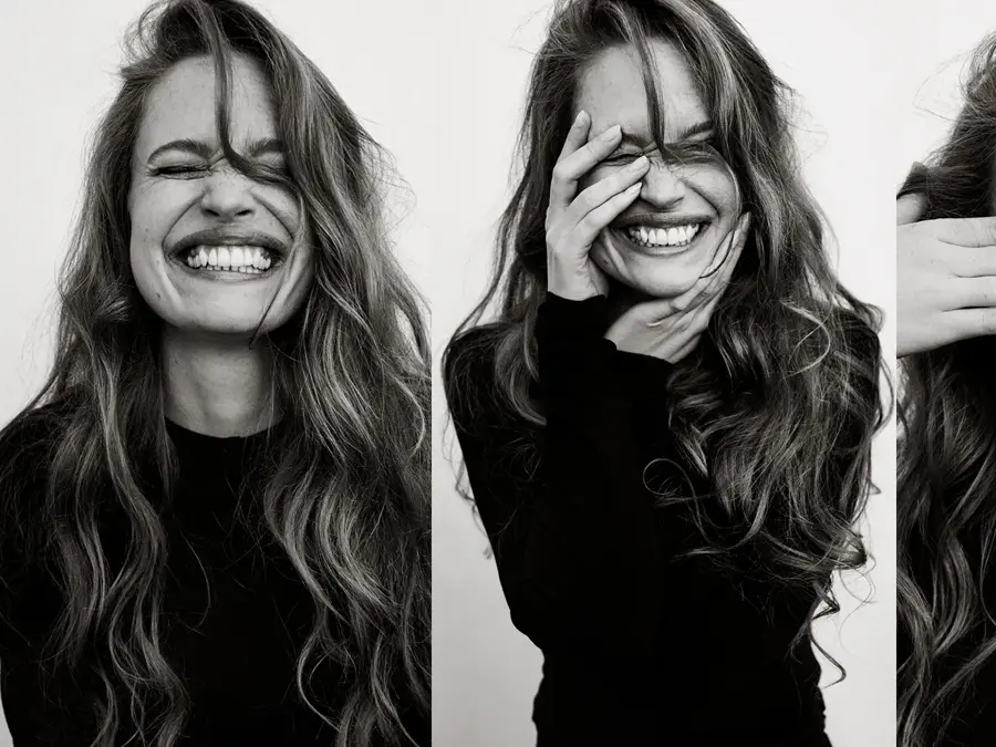 tre bilder av dame som smiler til kamera 