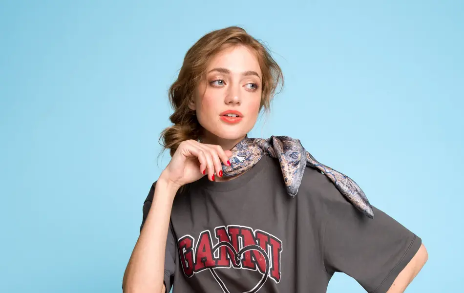 Dame som viser vårmote