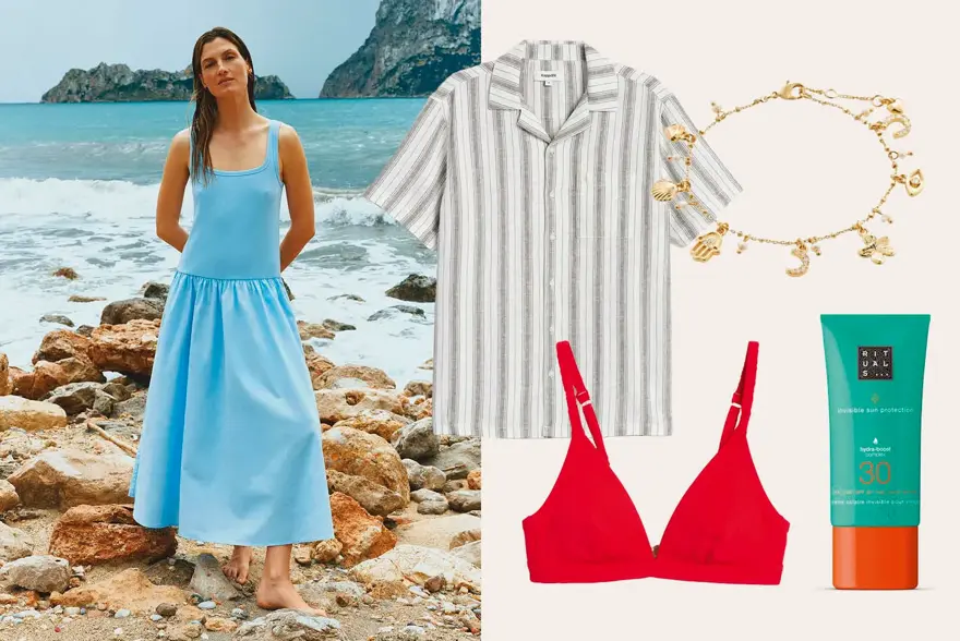 Dame i blå kjole på stranden, stripete linskjorte, armbånd med anheng, rød bikinitopp og solkrem.