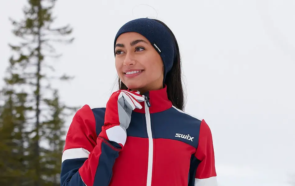 Ung dame med skiklær fra Swix