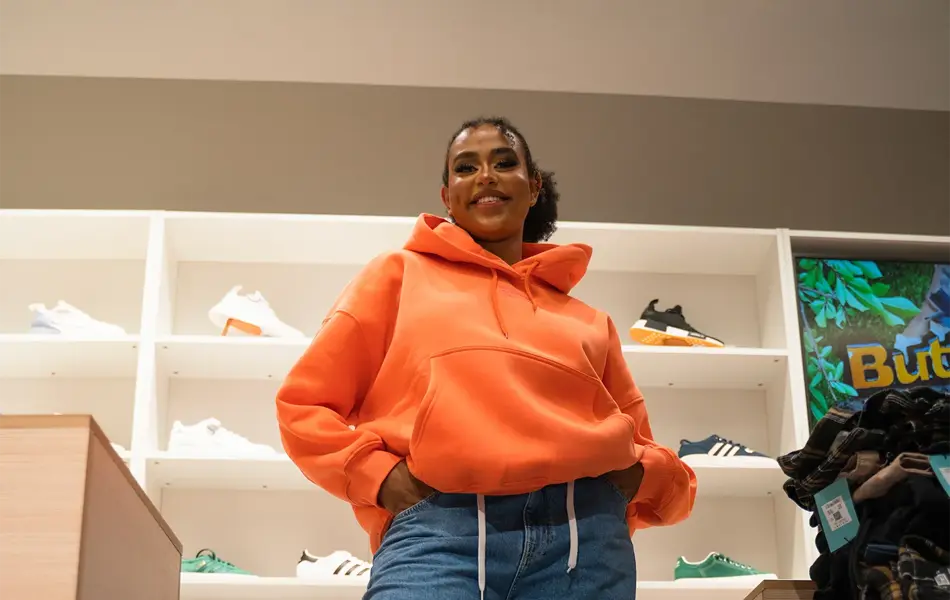 Dame med outfit fra Junkyard