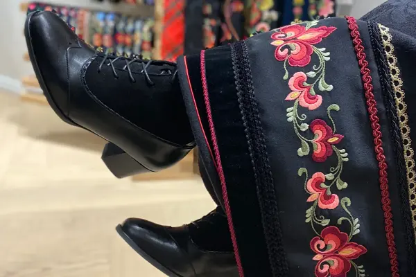 Bunadsko og skjørtet på en bunad