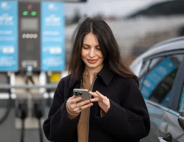 Bilder av kundereise når man parkerer eller lader