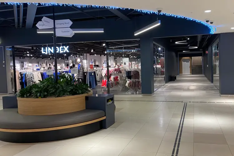 Inngang til idrettshallen fra kjøpensenteret