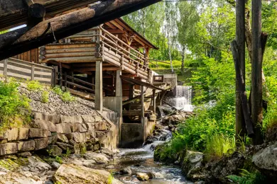 Bilde av et vannhjul i Sagelva, Strømmen