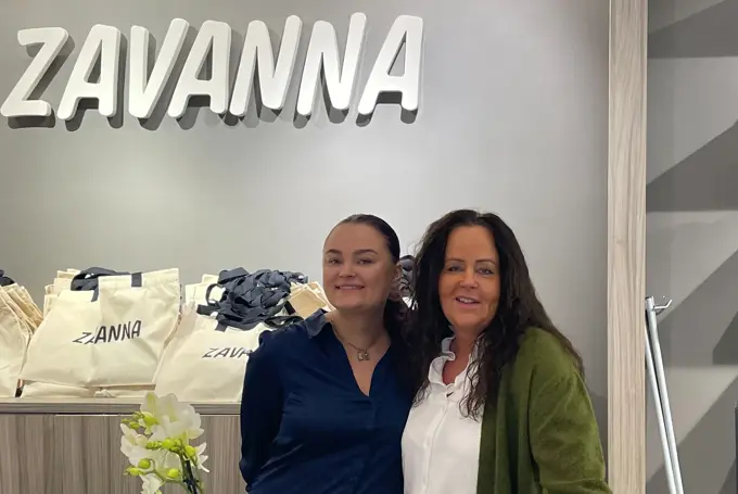 Damer fra Zavanna som smiler mot kamera