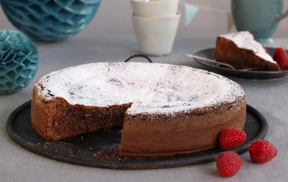 Sjokoladekake med melisstrøssel 