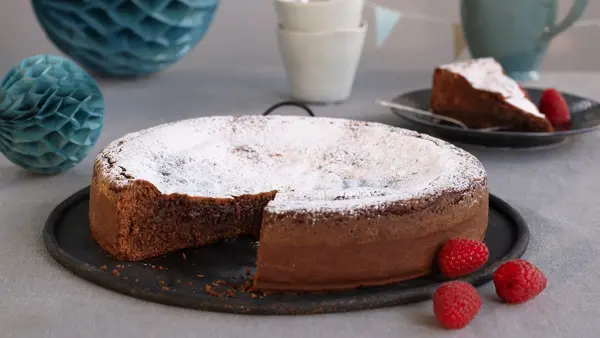 Sjokoladekake med melisstrøssel 