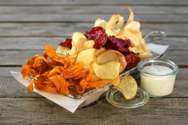 Fat med hjemmelaget grønnsakschips