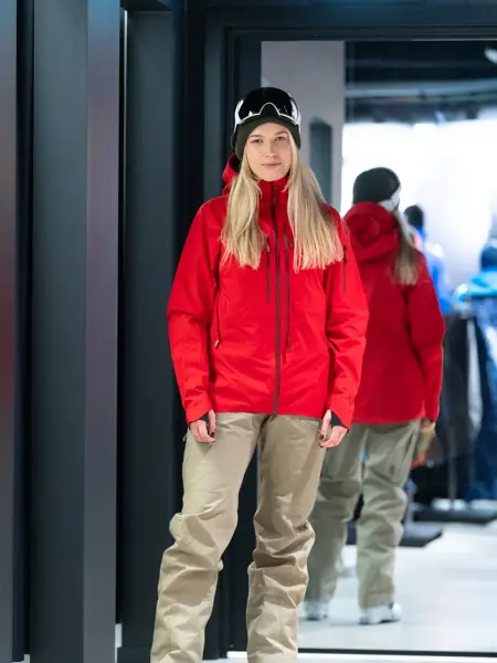 Norrøna  lue 499 bukse 6399 jakke 6999-Ulltrøye 1099 briller 1699-1.jpg