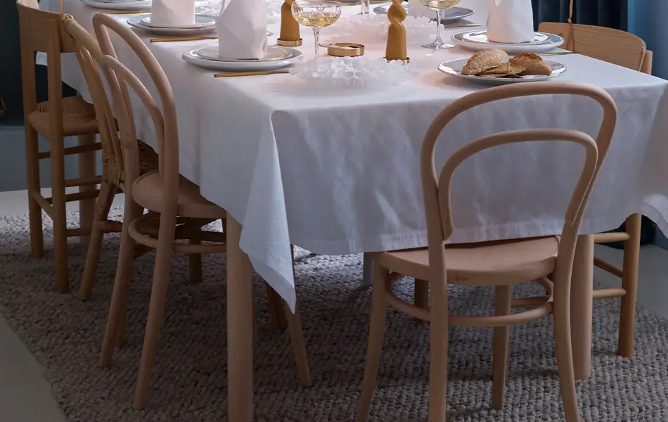 Dekorert bord til bryllup og ballonger