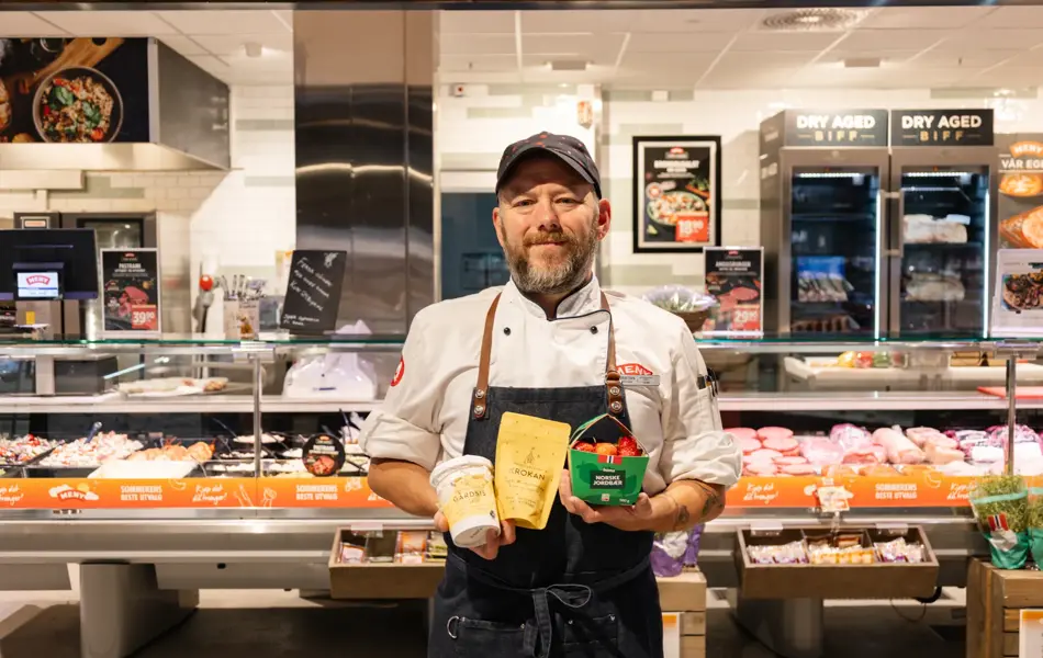 mann holder matvarer