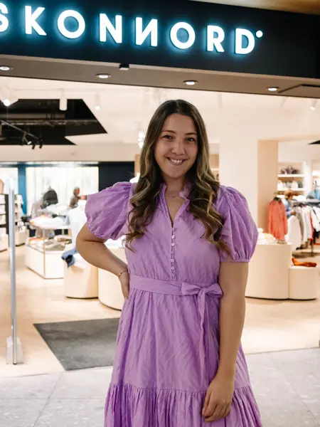 Dame med sommerkjole