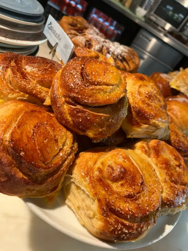 Kanelboller Fruene