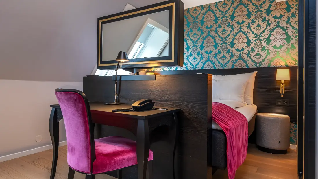 Thon_Hotel_Rosenkrantz_Bergen_Standard-Queen-Room