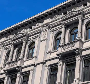 Utsnitt av fasaden til Stortorvet 2
