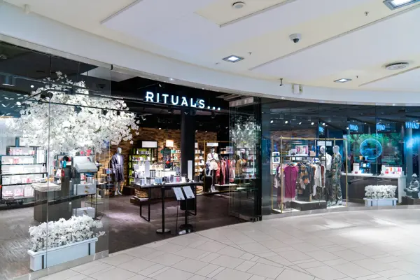 Fasaden til butikken rituals inne på et kjøpesenter 