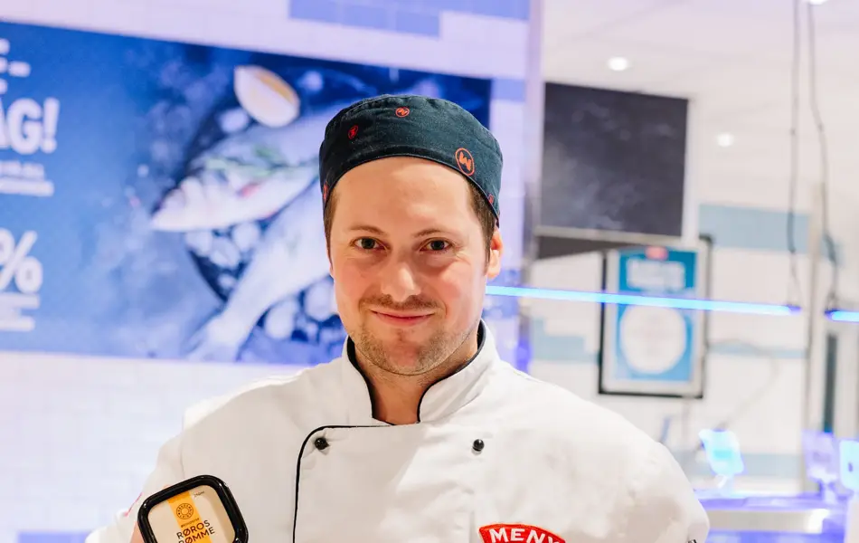 mann holder matvarer