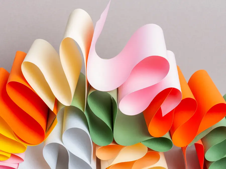 Lapper i forskjellige farger brettet sammen