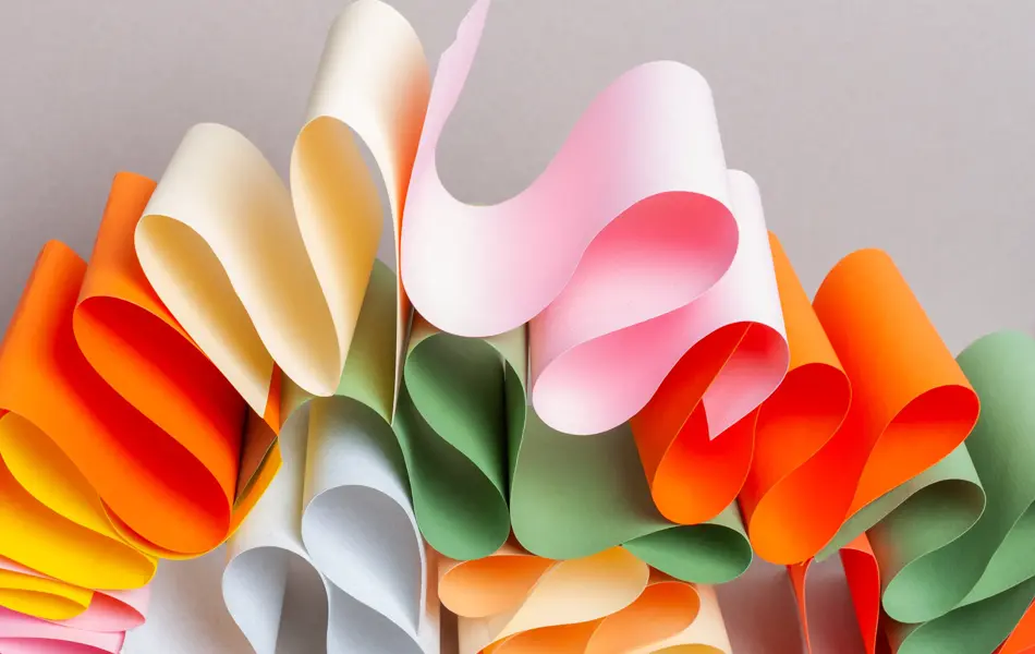 Lapper i forskjellige farger brettet sammen