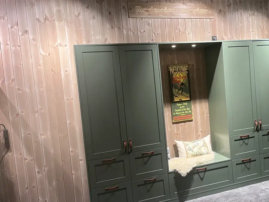 Garderobeskap til utstilling