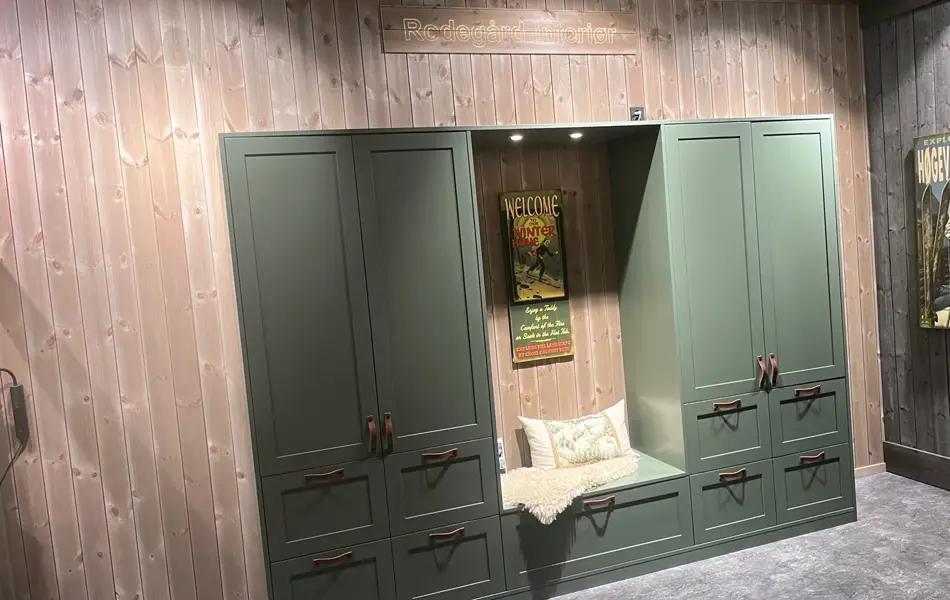 Garderobeskap til utstilling