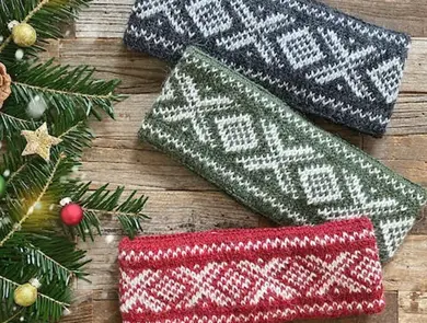 Tre pannebånd i ulike farger 