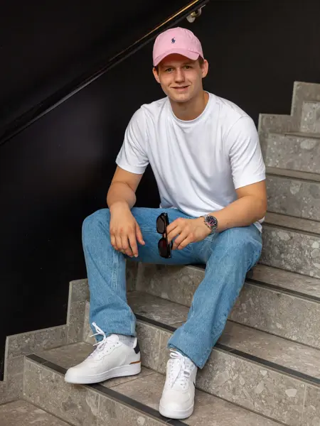 Bilde av barn i klær til skolestart