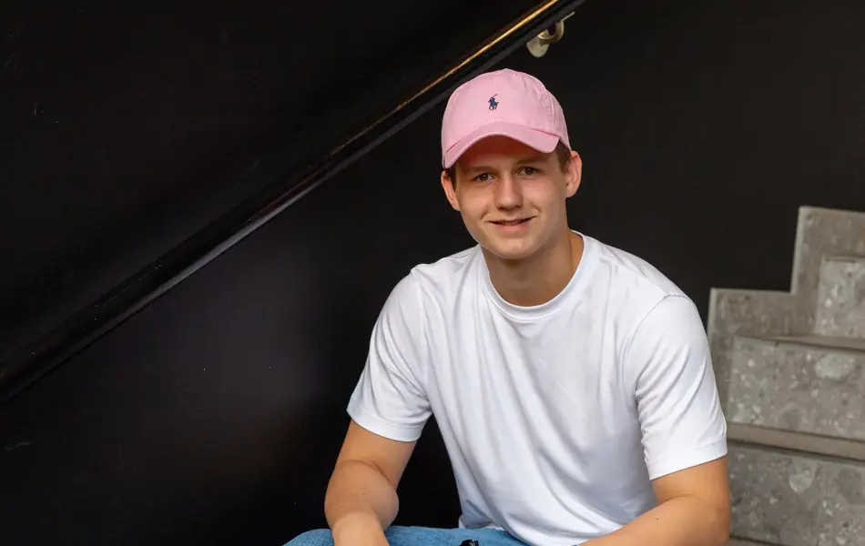 Bilde av barn i klær til skolestart