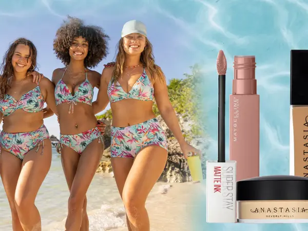 Damer i bikini og sminkeprodukter