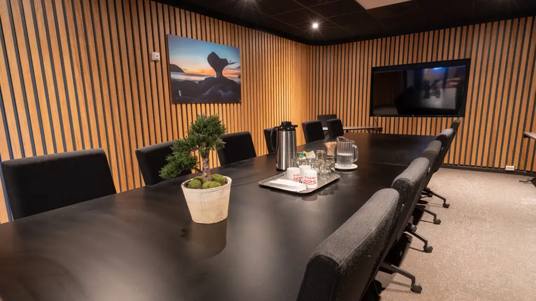 Møterom, styrebordoppsett, TV 