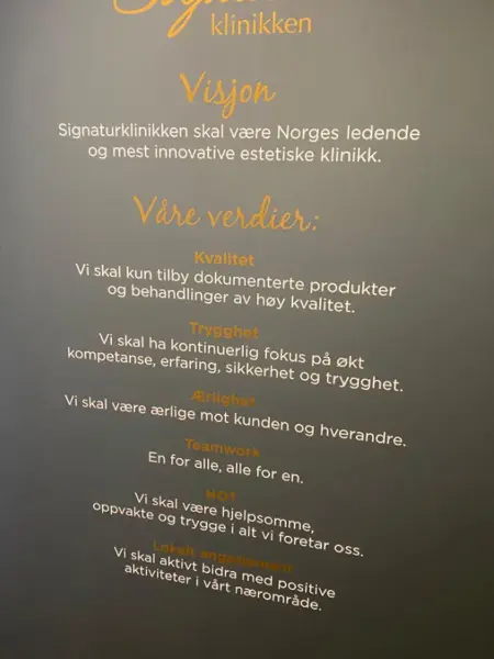 skilt med tekst
