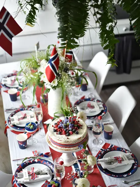 17 mai bordpynt og tallerkener fra Nille