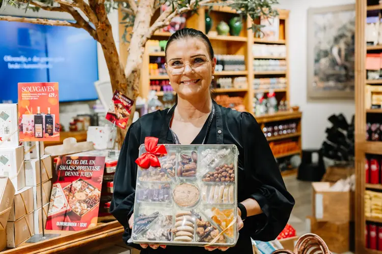 Å kjøpe julegave til besteforeldre kan være en vanskelig oppgave for mange. Med disse tipsene blir julegaveshoppingen til bestemor og bestefar litt enklere. 