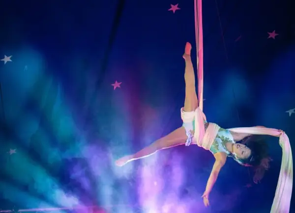 dame i tau på cirkus agora