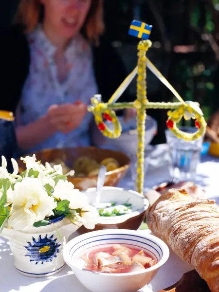 Skål med sild på midtsommerbordet