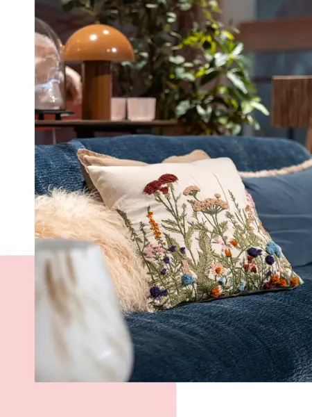 Tone Kroken styler sofa