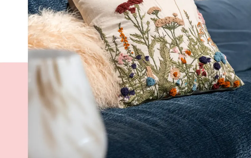 Tone Kroken styler sofa