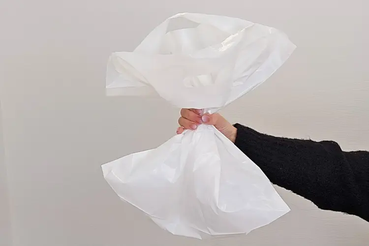 Over 574 millioner plastposer ble kjøpt i Norge i 2023. Det vil si at du kjøpte 104 plastposer. 