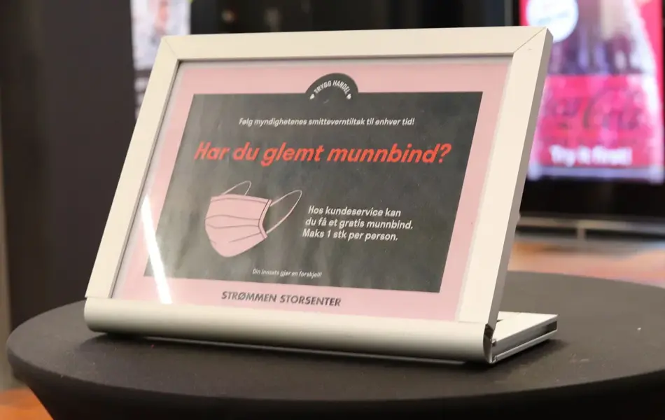 Bilde av skilt på bord