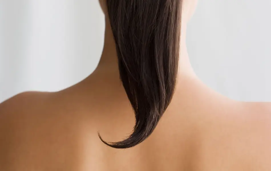 Høy og stram hestehale sett bakfra