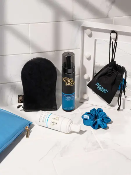 Selvbruningsprodukter på et badegulv