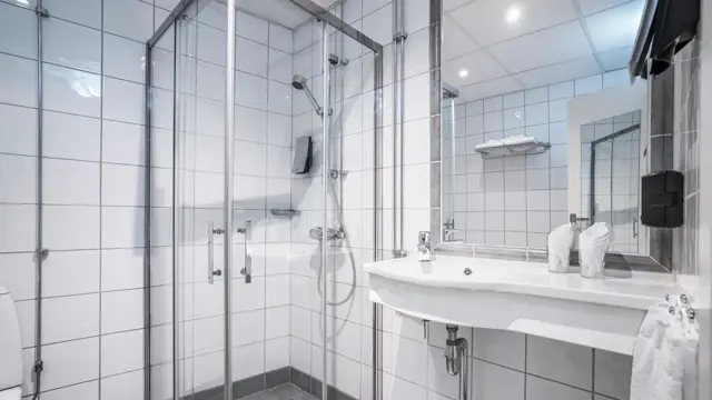 Thon_Hotel_Lillestrom_Bad_Standard_Room